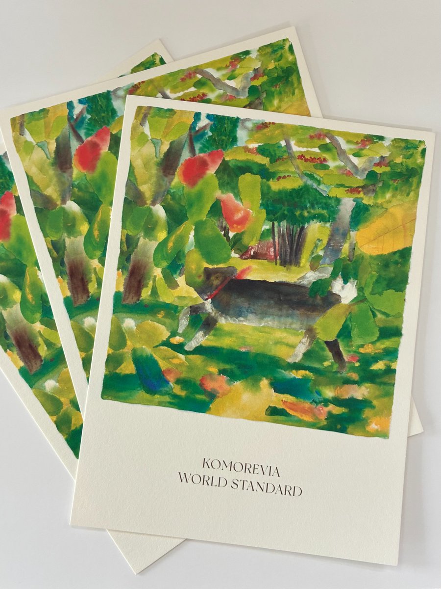 ワールドスタンダード『コモレヴィア』の特典ポストカードが完成！こちらは12月14日のリリースイベントでの先行販売、および弊社通販限定の特典となります。鈴木惣一朗さんのサインを入れてお渡しします。

イベント▶️ um-musica.com/16954
通販▶️ inpartmaint.com/site/42088/