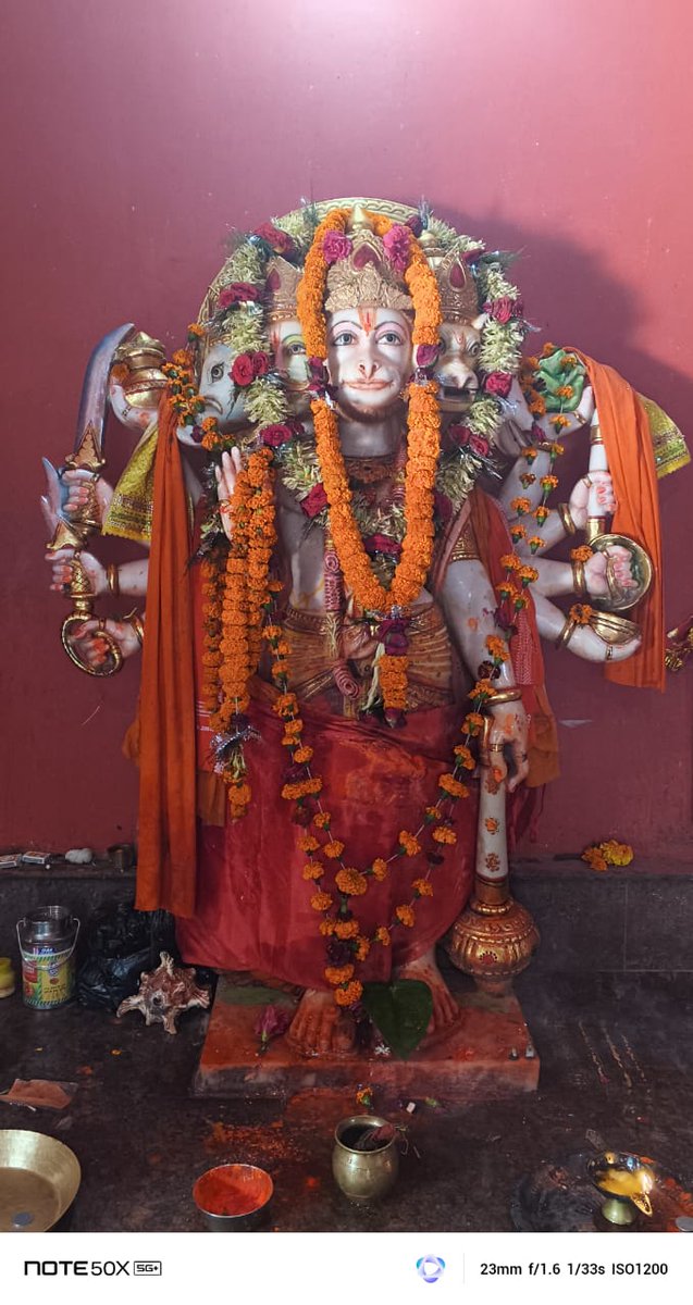 आज मंगलवार है महावीर का वार है सच्चे मन से जो भी पूजे उसका बेड़ा पार है
 🙏जय वीर बजरंगबली🙏
🚩जय श्री राम🚩