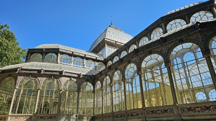 원고를 조금씩 수정 재업로드 중입니다
앞부분 부터 차곡차곡...
오늘중에 다 할수 있었으면 좋겠다 

이 차갑고 어두운 수정궁에 또다시 갇혀...
(이미지 왜이래