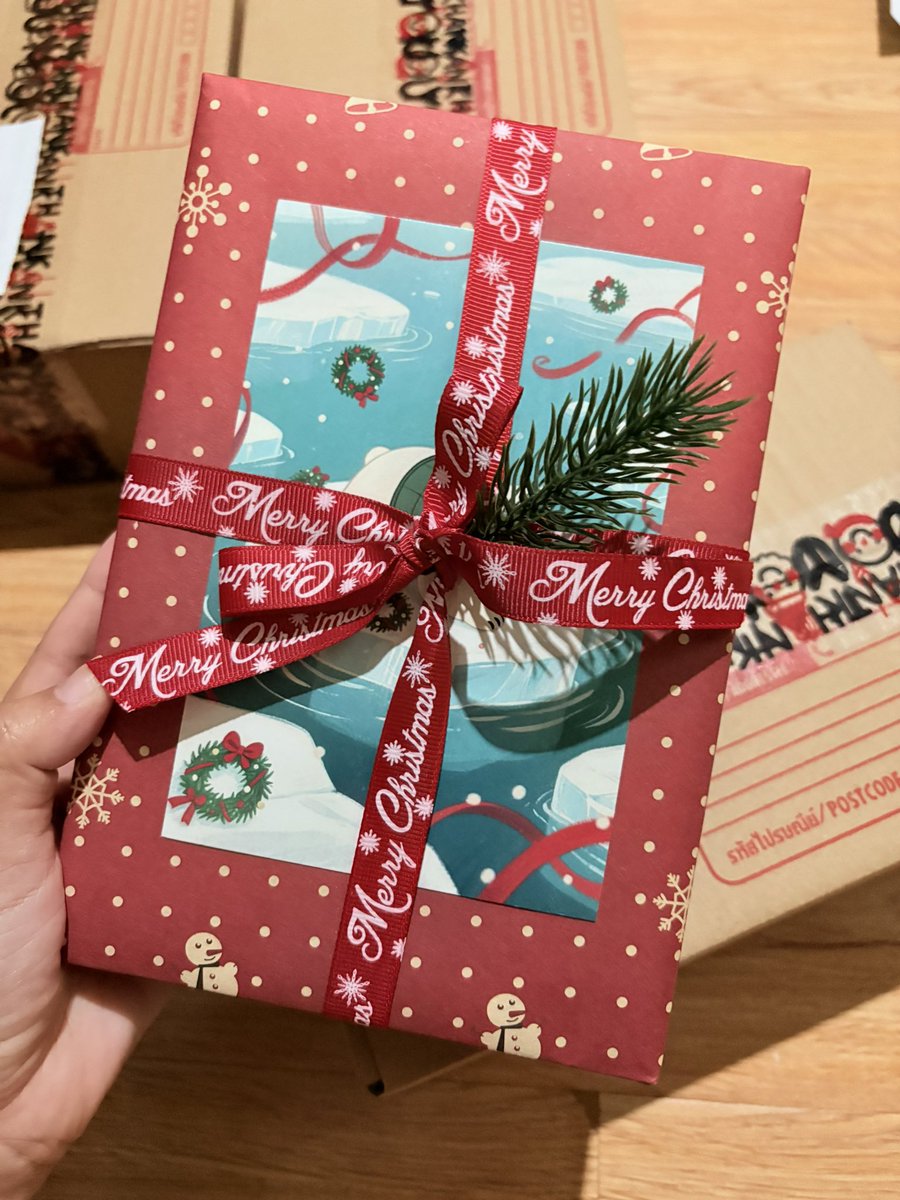 books_aladdin's tweet photo. 🎁✨ วันนี้มาส่งความอบอุ่นแบบเบา ๆ ให้ทุกคนด้วยภาพแพ็กเกจที่เตรียมไว้ค่ะ
ช่วงปลายปีอยากให้ทุกคนได้เจออะไรดีๆ เล็กๆ น้อยๆ เหมือนห่อหนังสือน่ารักๆ นี้ 💝🌲เดี๋ยวจะทยอยรีวิวให้ดูเรื่อย ๆ นะคะ น่ารักมากกกกกกก https://t.co/8ZUU7p5GHL