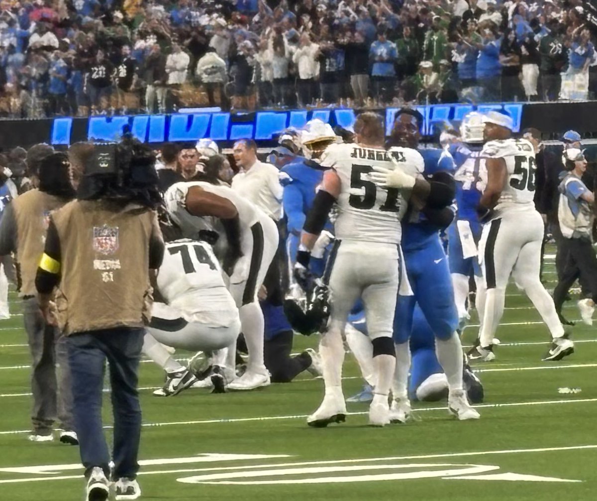 JClarkNBCS's tweet photo. Jalen Hurts only completed 52.5% of his passes tonight and he had a career high 4 interceptions

And there were some drops 

The Eagles had 5 turnovers and the defense bailed out the offense many times. The Chargers only had 275 total yards.

Eagles have lost 3 straight. The offense hasn’t scored more than 21 points over the last 5 games.