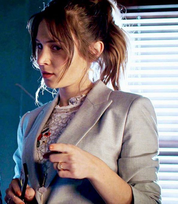 2 chapters in , im hooked already.....What Love Leaves Behind by <a href="/Outsidemynorm15/">Cindy</a>  - #WynonnaEarp (TV) archiveofourown.org/works/75084646 via <a href="/ao3org/">ao3</a> #Wayhaught #fanfiction