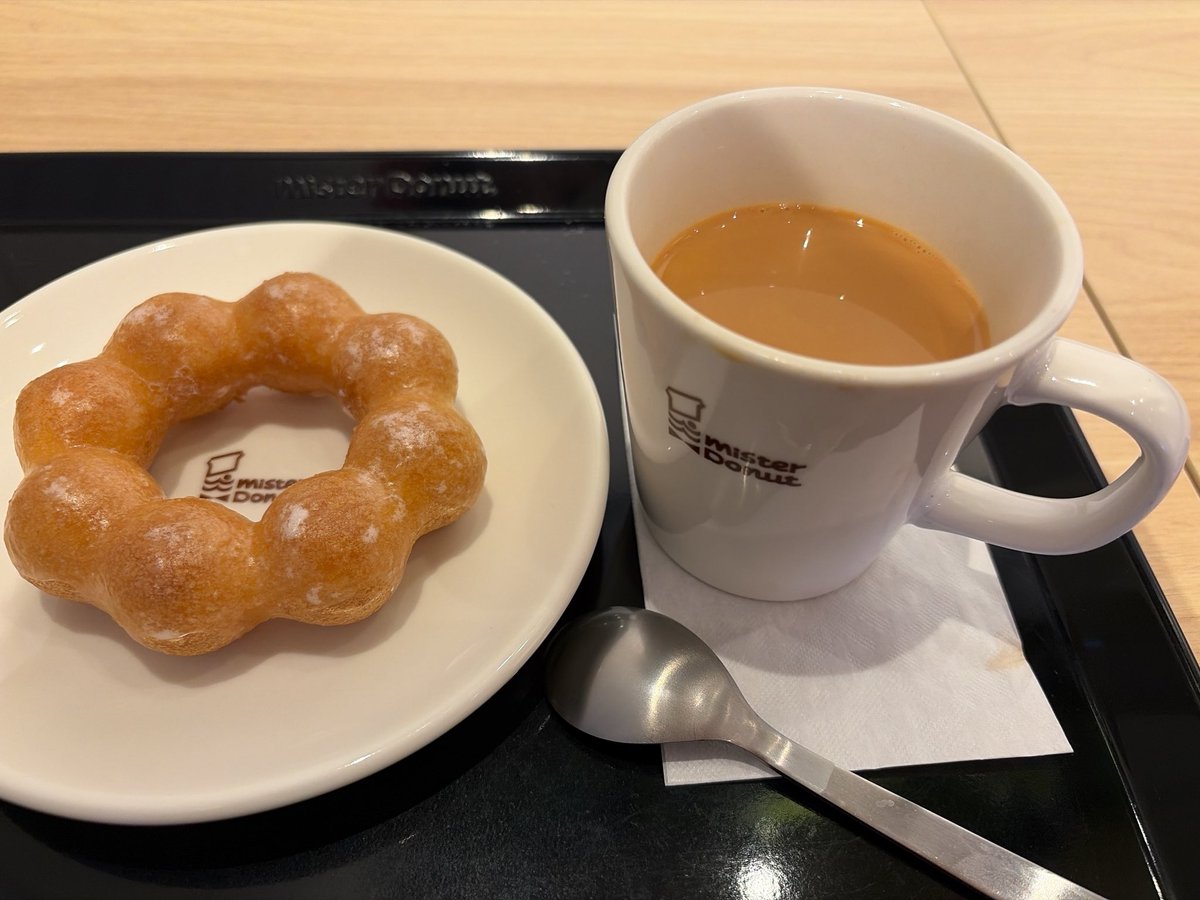ce_poko's tweet photo. 今日はミスドにおじゃましてお勉強してるのだが、店員さんが定���的におかわりいかがですか〜って来てくれて優しい🥰 https://t.co/wjaIUqixwh