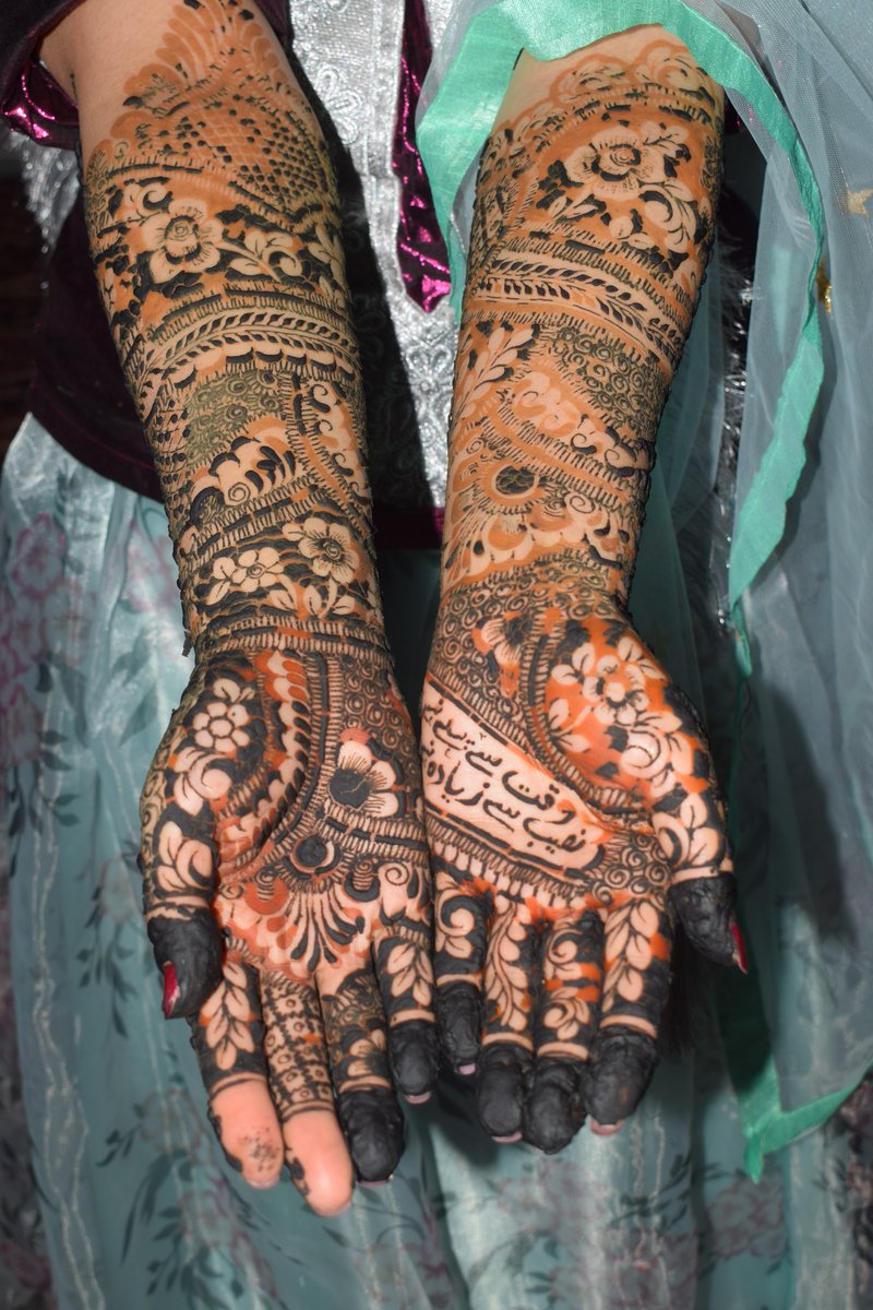 Peer_Haameem's tweet photo. Shared the picture because the words on my mehendi deserved their moment. Some mehendi tells a story — mine wrote a quote I’ll cherish forever. The quote on my mehendi wasn’t just ink… it was an emotion.

24-09-2022 https://t.co/yB0DUgAIXK