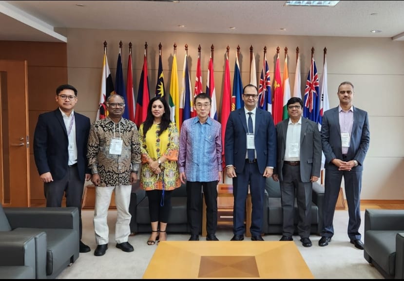 Prof. Sachin Kumar Sharma, DG, RIS, meets Tetsuya Watanabe, President of the Economic Research Institute for ASEAN and East Asia (ERIA), today in Jakarta to examine pathways for collaboration in research on the digital economy, energy transition, and South–South cooperation.

The