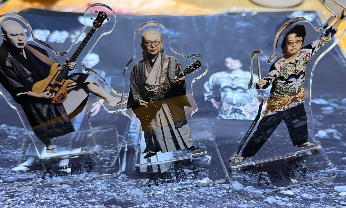 人間椅子のアクリルスタンド開封しちゃいました❣️ 3人が身近に感じ