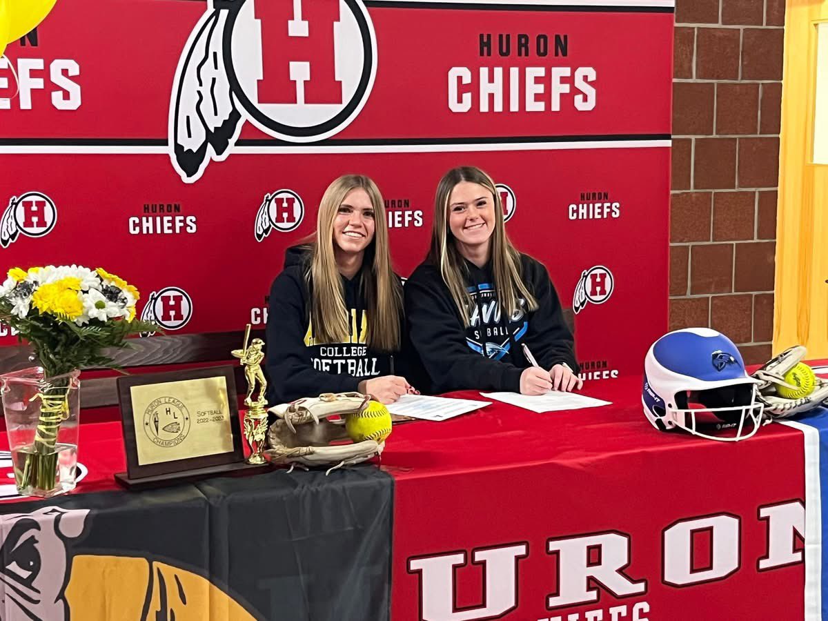 Turnin2W's tweet photo. Congrats Addi! 🥎🖤💛 https://t.co/KdxpXgI2cx