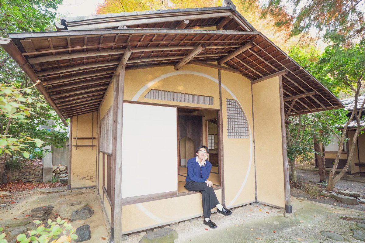 ohzrkshm_info's tweet photo. \ おしらせ /

α-STATION SPECIAL PROGRAM
『Notes of Kimishima Ohzora』

【ON AIR】 12/9(火) 16:00 -17:00
【D J】 君島大空

京都・東福寺塔頭 光明院にて収録したスペシャル番組 本日オンエアです📻⸝꙳.˖

#エフエム京都 #αstation 
https://t.co/2aeArPvC0Z https://t.co/r3GqVzHv8q