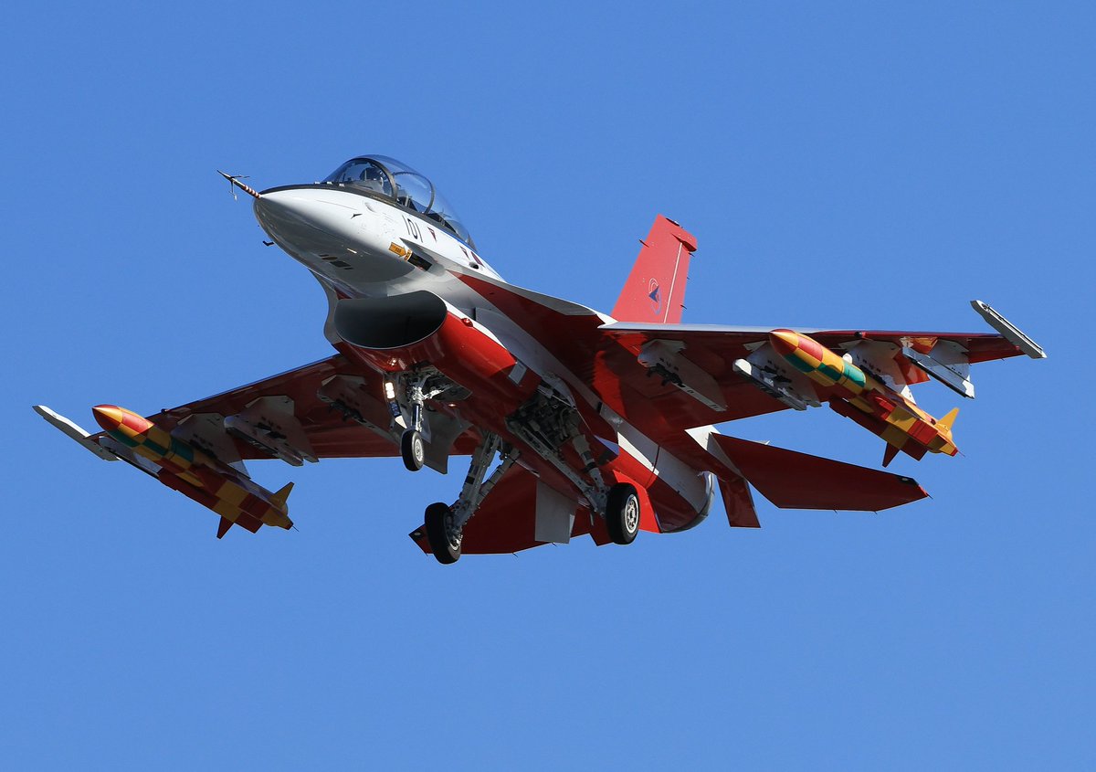 kotaken8022's tweet photo. 岐阜基地
F-2.F-15着陸しました。
#岐阜基地 #ASM3 https://t.co/01qvZHgX0k