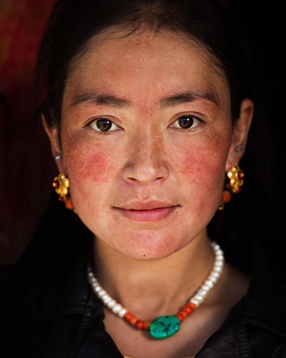 Real Tibetan woman don't look like the girl at the bottom. One thing that is really unique about Tibetan women is their red sun scorched skin due to the intensity of sunlight in Tibet and the dry and cold climate due to the high altitude of their homeland. Their skin is generally
