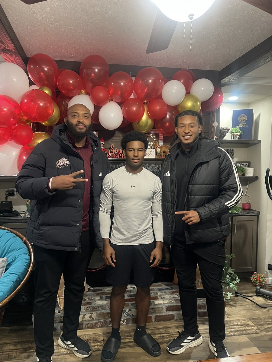 Abraylenj's tweet photo. Great home visit with @TonorrisBII @_CoachCBlair Appreciate it💪🏽 https://t.co/R0SwaKwVmC