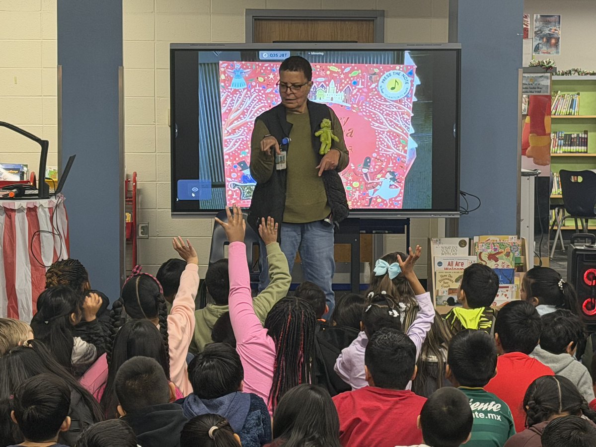 FairOaksEagles's tweet photo. Dr. Odom read to our second graders to prepare for the Nutcracker ballet performance field trip! https://t.co/cNrDrgrBka