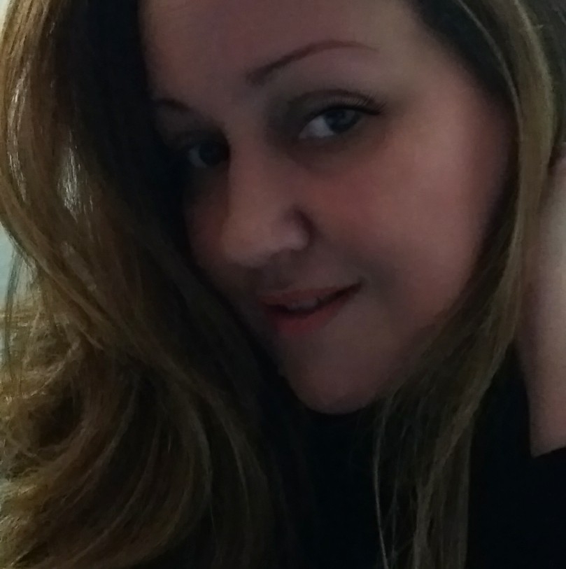 Eu, no meu dia mais feinha...
E quem for de papel, que se rasgue;
E quem for de isopor, que se esfarele;
E quem for de gordura, que derreta 😘