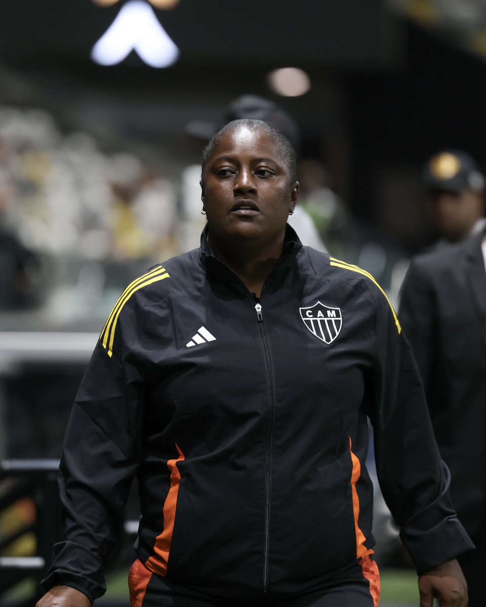 Parabéns, Fabi!🖤

A técnica das #Vingadoras foi homenageada no Bola de Prata com o troféu “Reflexões”, por ser a primeira treinadora negra da história do futebol brasileiro e por sua trajetória inspiradora.

Fabi segue no projeto para 2026 após o acesso à Série A1 da modalidade.