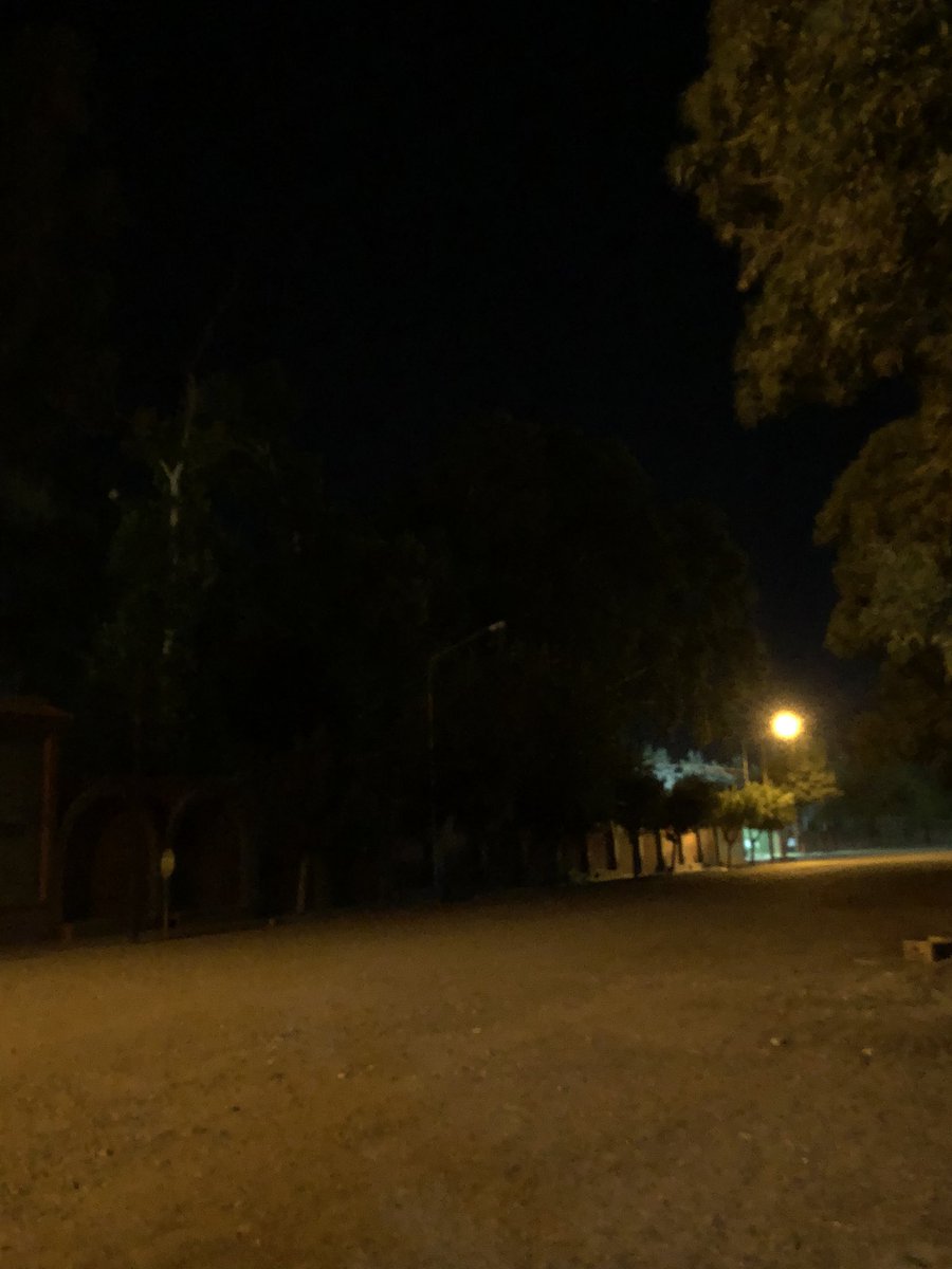 BriGimenez04's tweet photo. Ricardo Mansur gasta 13millones en estos “adornos” de navidad. Mientras tanto algunas calles de Rivadavia están a oscuras por falta de luminaria. 
Ahora pregunto ¿es más importante poner moños o la seguridad y tranquilidad del pueblo? https://t.co/uMo1rmxxmH