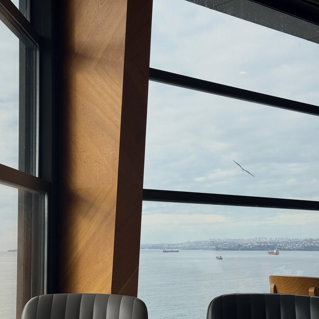 Andrecodes06's tweet photo. Coding in cafés, learning the city's pace, finding clarity between continents🌆🌞 https://t.co/Nk3yoAcQ59