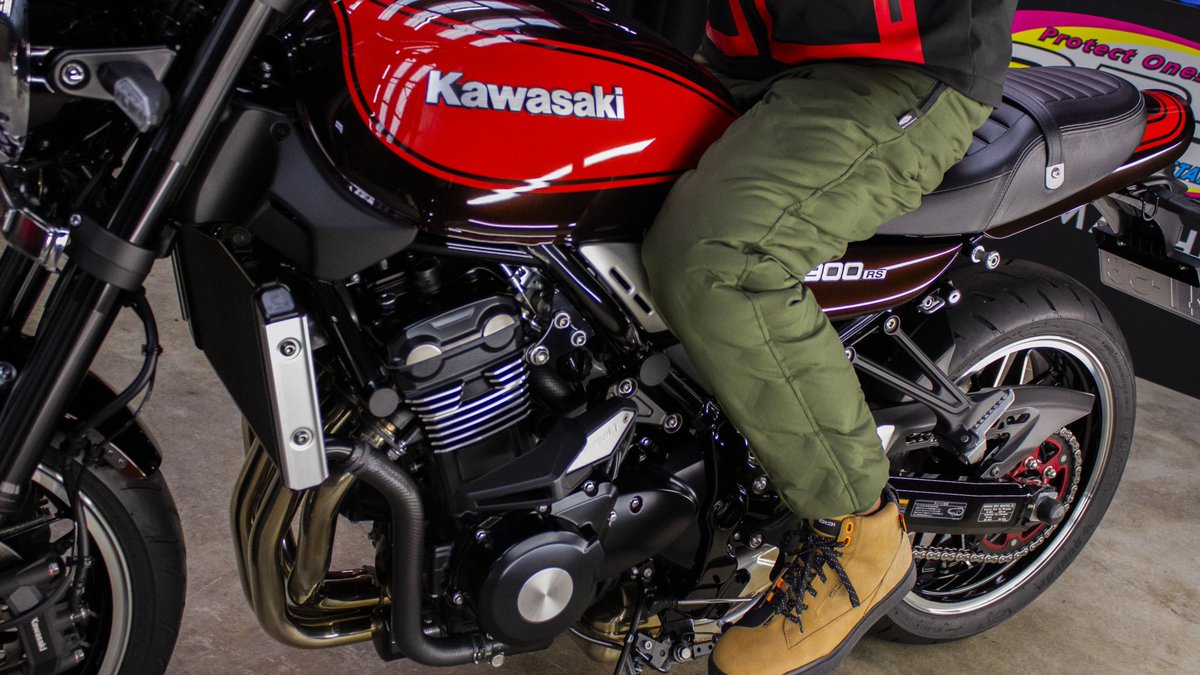 yamashiro_trc's tweet photo. //
☃️🏍️💨
#RADARM から近日発売予定!
待望の完全新作「RD-905」
ライディングキルトパンツをチラ見せ👀✨
\\
暖かく、軽く、スタイリッシュに。
冬のライディングに求められる防風性・保温性・安全性を高次元で融合した新世代のライディングパンツです。
商品詳細>>>https://t.co/P2zM5EGGBW https://t.co/p8x7P1Dy4X