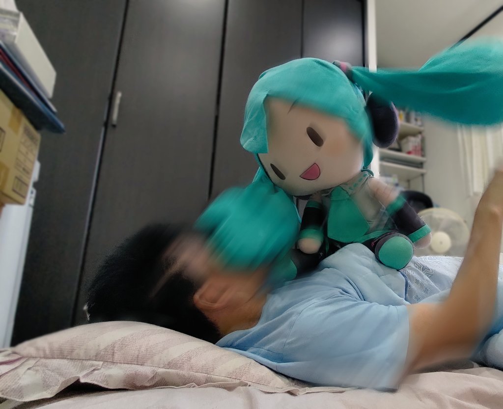 おはようございます。
なんか #今年も残りわずかなので今年一番伸びた作品を貼る というタグが流行ってるので、乗っておきますね…
なんか…まぁ…うん……