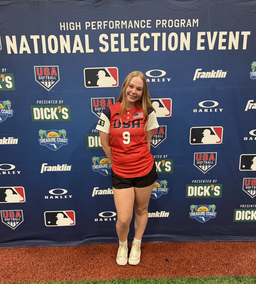 Anna Plotke tweet media