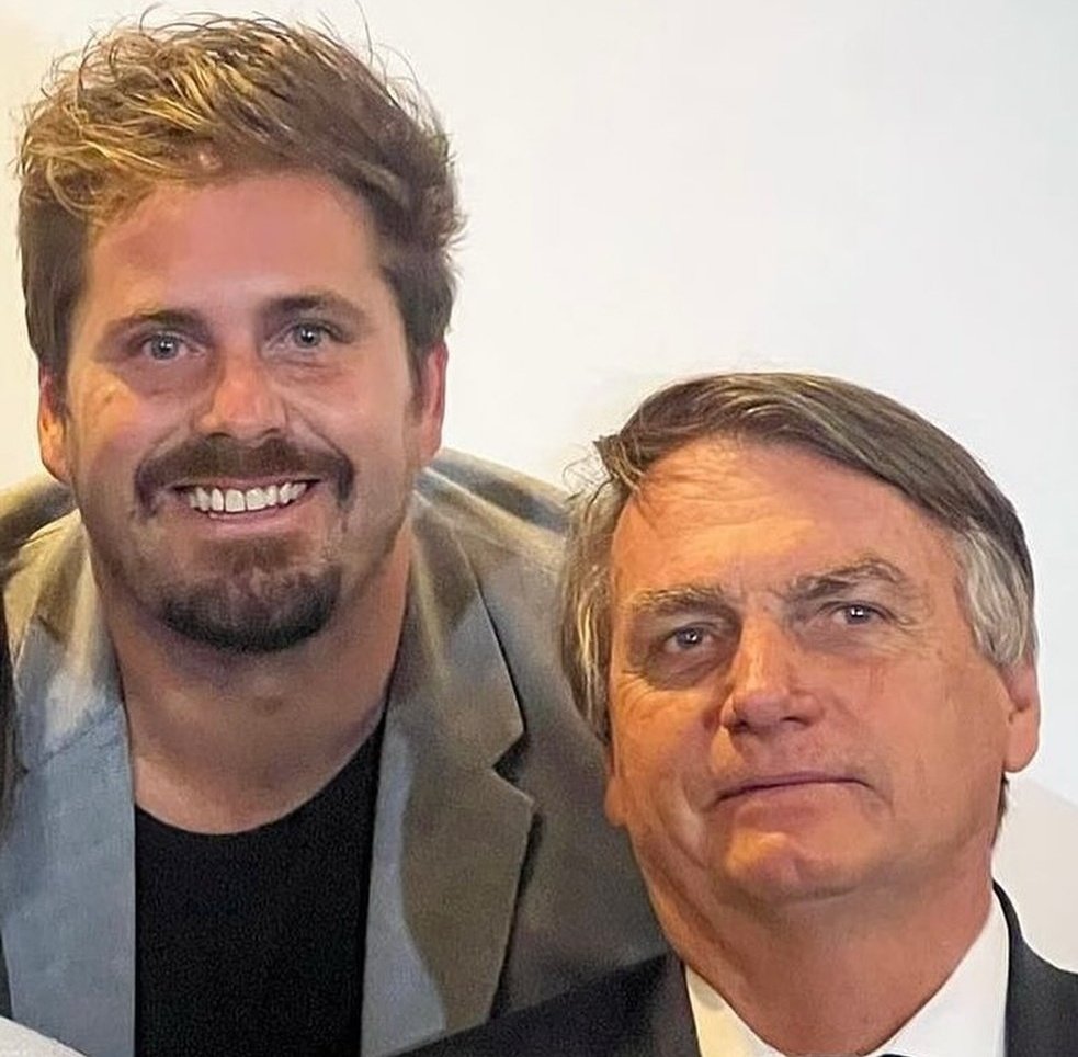 Thiago Gagliasso (PL), ator de quinta categoria, foi eleito deputado estadual pelos bolsonaristas no RJ.

Motivo: ele é gado do Bolsonaro.

Votou SIM para soltar Rodrigo Bacellar, aliado do traficante TH Joias, segundo a Polícia Federal!