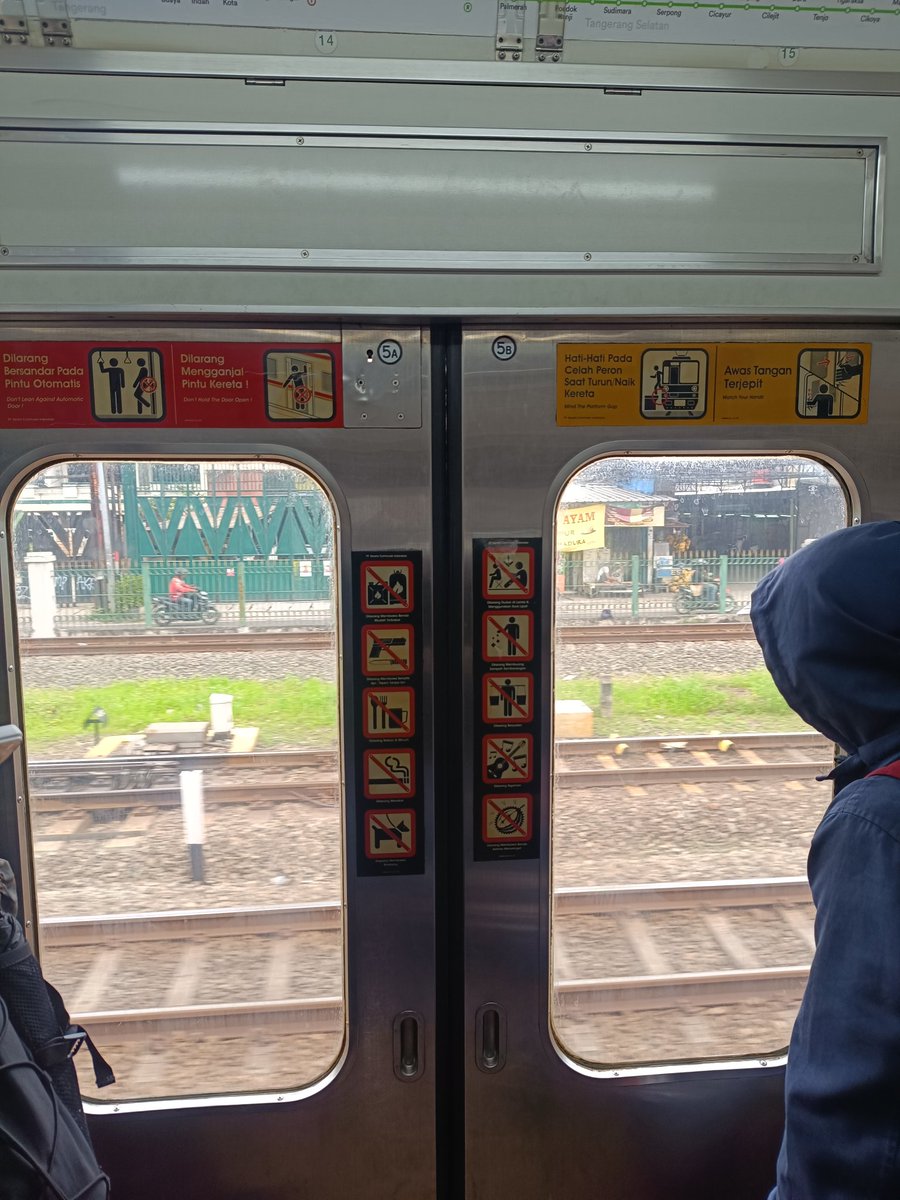 dimshryto's tweet photo. @CommuterLine min lapor ada yg ga berfungsi seperti seharusnya, minor sih, tapi untuk kenyamanan bersama bisa kali di perbaiki 😁

KA 6013 CKR - KPB via PSE Kereta nomor 4 (204-132 Pintu 5A-B) https://t.co/d5N7TgEot4
