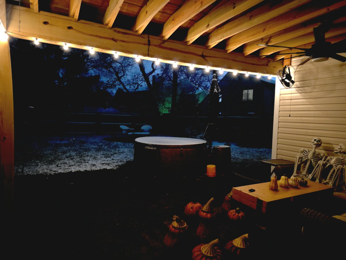 Frenotx's tweet photo. The Halloween decorations are getting to see the snow. https://t.co/6Xh1MmeawD