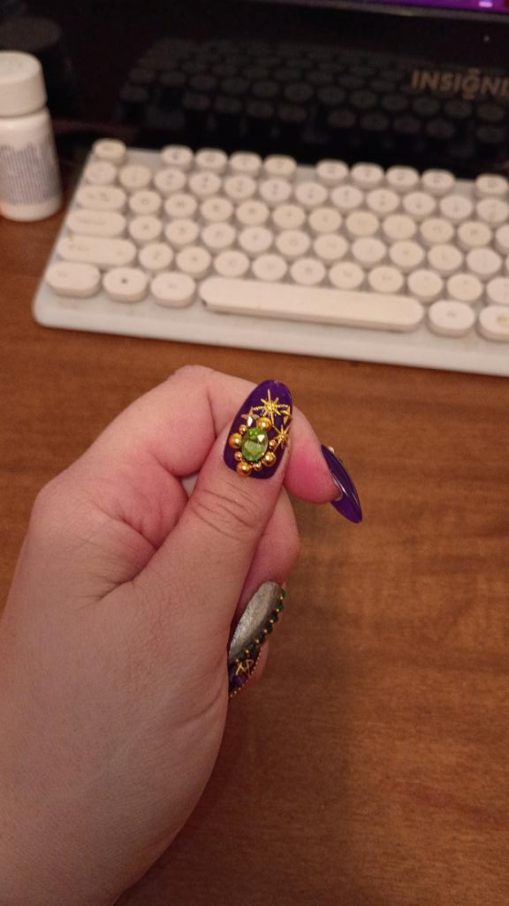 New nails based off of <a href="/Wizard101/">Wizard101</a> Storm School (I'm currently lvl 78)
.
.
.
#nailart #wizard101