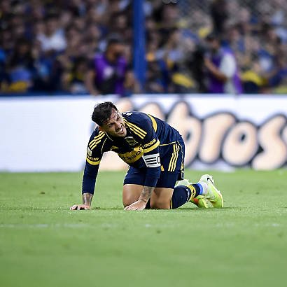 la12tuittera's tweet photo. 🔎Leandro #Paredes terminó SENTIDO el partido tras una patada de Almendra y por eso en los últimos minutos no pudo ejecutar las pelotas detenidas en el 2T.

ℹ️ @Tato_Aguilera x @futbcontinental https://t.co/disdPHEc6x