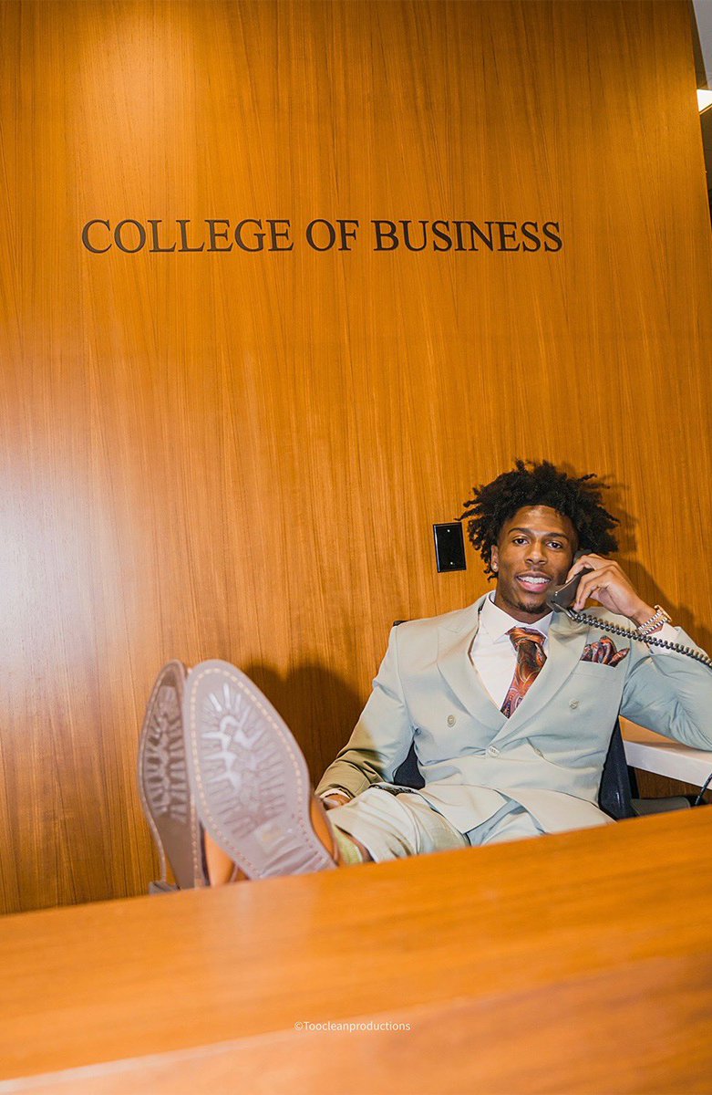 NoelWright24's tweet photo. In 5 days I’ll be graduating from THE Prairie View A&amp;M University. https://t.co/YCZuAqy6kJ