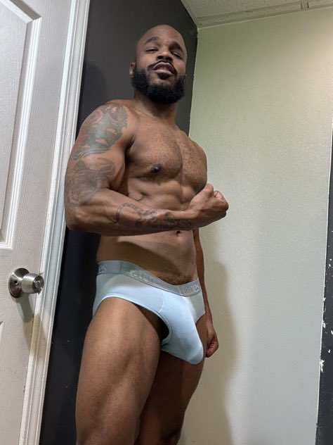 What’s good X! 
Monday night raw 😉, like if I should take it off #zaddy #topboy #packin #retweet