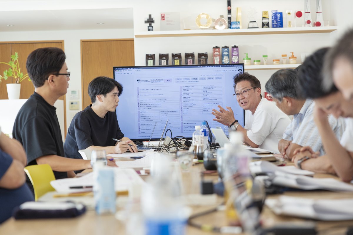 [ マガジン8 ]
【直クラの流儀】クライアントのデザイン部になる、こんなにも多くのメリット。

代理店を介さない“直クラ”スタイルは、クライアントとの関係性や成果にどう効くのか！株式会社オーレック(<a href="/orec_japan/">株式会社オーレックホールディングス</a>)のみなさまにもお話を伺いながら紐解きます！

8brandingdesign.com/interview/cont…