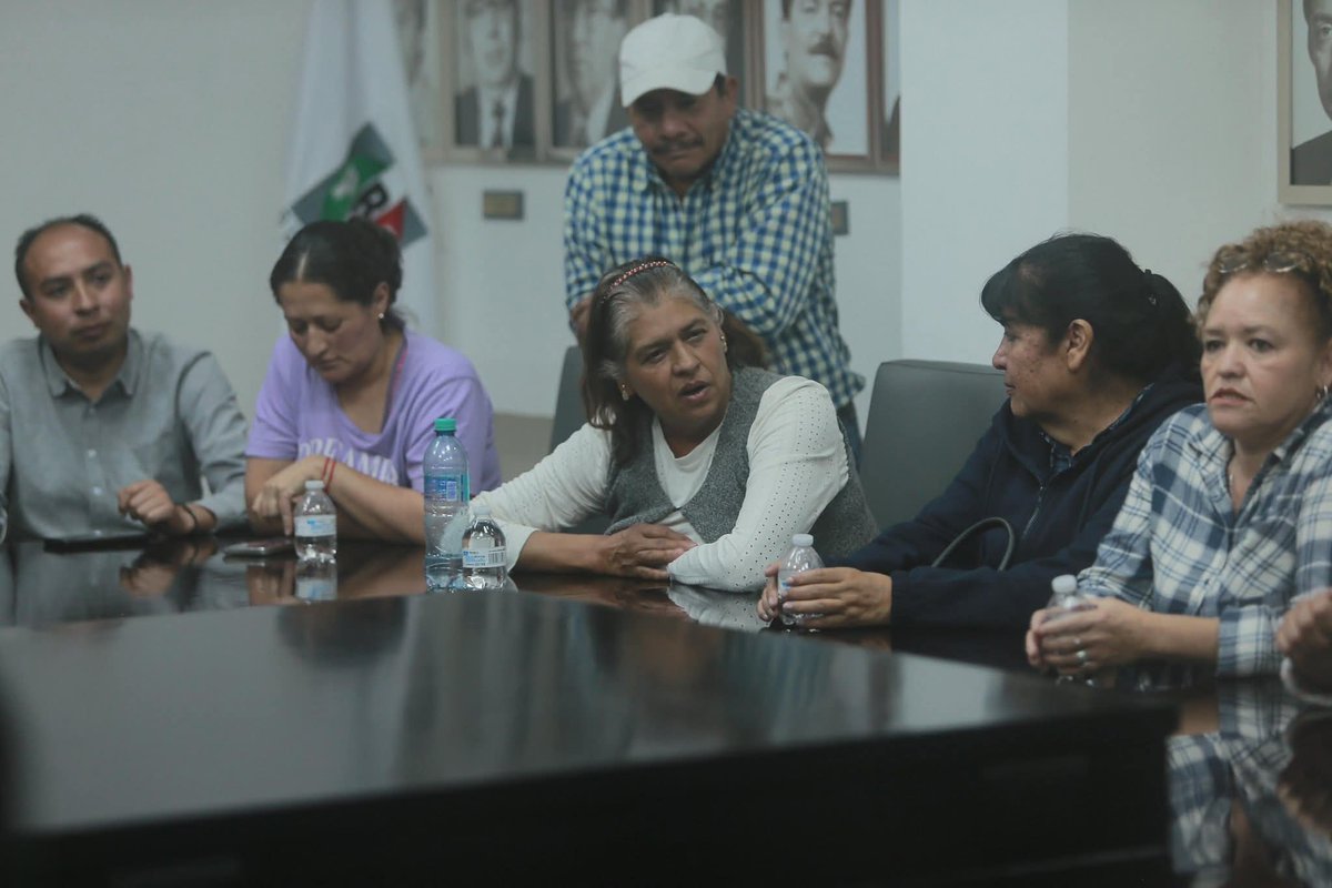 Hoy recibimos con mucho gusto a nuestra militancia de Pueblo Nuevo. 

Esta es su casa y seguiremos construyendo, juntos, las estrategias que fortalezcan a nuestro partido en El Salto y en cada rincón de #Durango. 
#SomosGrandeza #SomosPRI