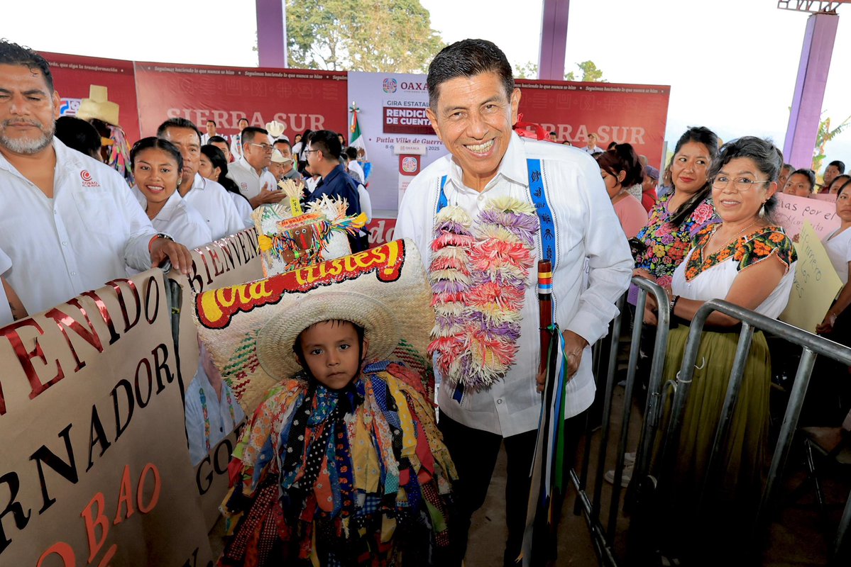 CON UNA INVERSIÓN HISTÓRICA EN LA SIERRA SUR, SEGUIMOS HACIENDO LO QUE NUNCA SE HIZO PARA TRANSFORMAR OAXACA

Este día, rendimos cuentas a las comunidades de la Sierra Sur en Putla Villa de Guerrero, un acto que reafirma los principios de nuestro movimiento: no mentir, no robar y