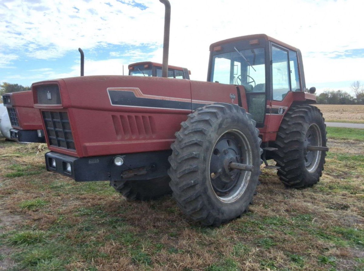 MachineryPete's tweet photo. Randy and Rich Siebert farm estate auction tomorrow (10 AM CT) in Hudson, IL by @SchmidAuction. ‘92 CaseIH 7150 w/ 4551 hours; ‘84 IHC 5488 2WD, 6775 hours; (2) IHC 6588’s; ‘04 CaseIH Maxxum 190, loader; ‘94 CaseIH 1688, 3357 hours. Info/bidding: https://t.co/3CQP3jAUri https://t.co/hUDI1CD2QF