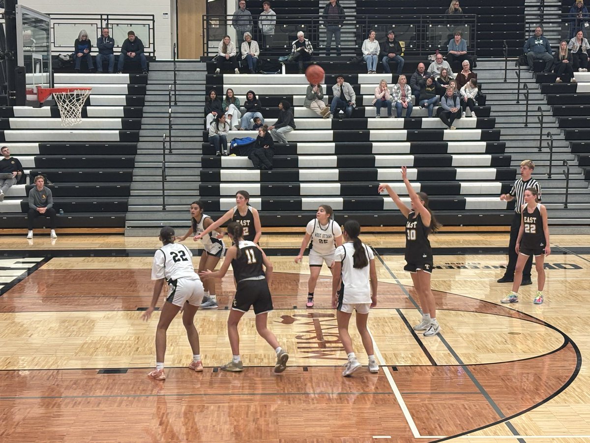 zechixgbb's tweet photo. JV Chix open their season with a strong performance and a 43-28 win at West Ottawa! https://t.co/mOZOBBt1TV