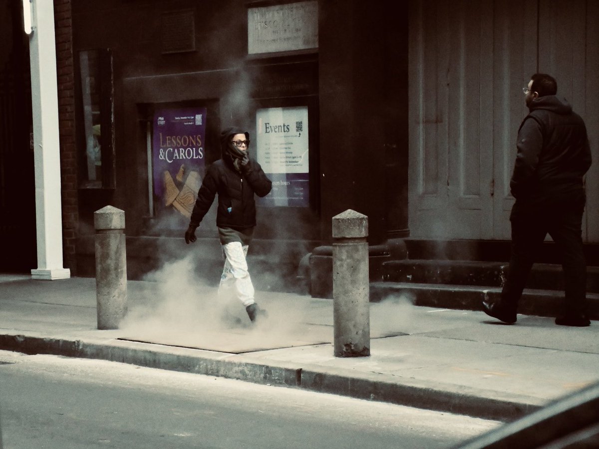 AyaEdlin's tweet photo. Steams in the city. 
#manhattan #wallstreet #citypicture #streetphotography #smokes #steams #newyorkcity https://t.co/Vkd2WIs6Z9