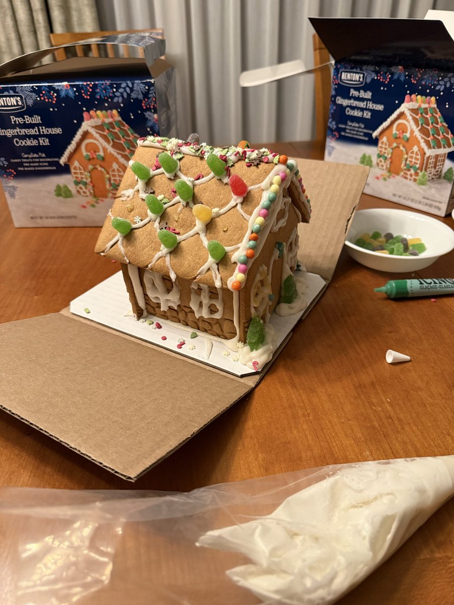 LiamPlays_'s tweet photo. Doing Christmas things with sara we decorated ginger bread houses now I’m making a Lego winter scene and she’s baking cookies https://t.co/eUqhDLSypg