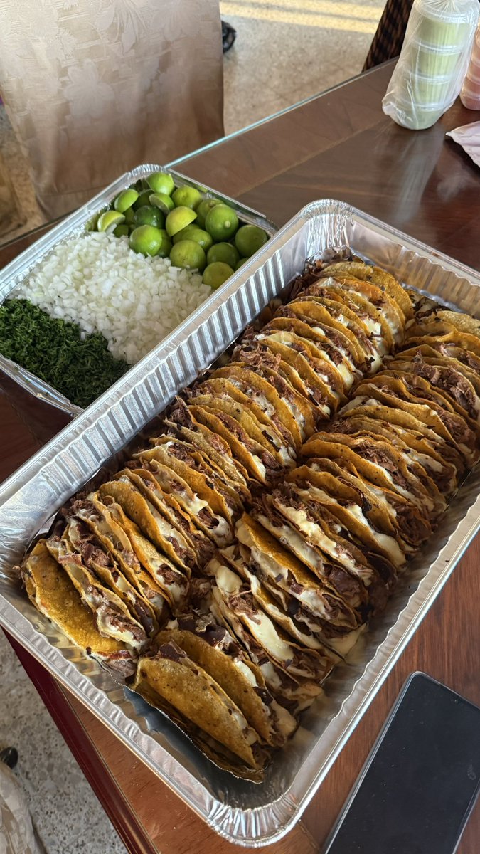 Muchachos una semana más por acá promocionando mi emprendimiento de venta de tacos y burritos, también las bandejas grandes para reuniones navideñas, si te gustaría probarlos déjame un mensajito y sino apóyanos con un like para llegar a quienes les puede interesar🌮🔥🧀🌯