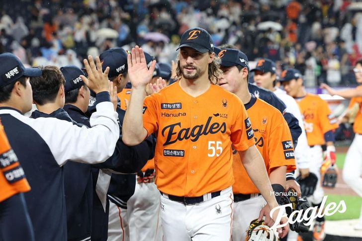BaseUnstitched's tweet photo. Per @brianmctaggart, the Astros agreed to a deal with RHP Ryan Weiss last week and it's worth mentioning the path it took for him to receive his first big league contract 

A Thread 🧵 https://t.co/nPl91xP8Cj