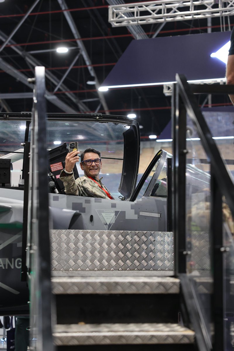 Saab Colombia tweet media