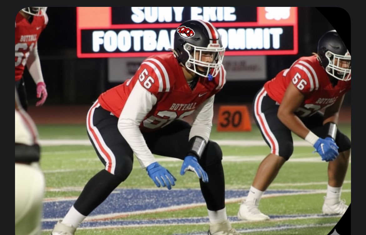 Baronschnelle66's tweet photo. After a great conversation with @ubring Iโd like to announce my commitment to @SUNYECC #ECCFootball #BigKat https://t.co/Hgls0iqMXa