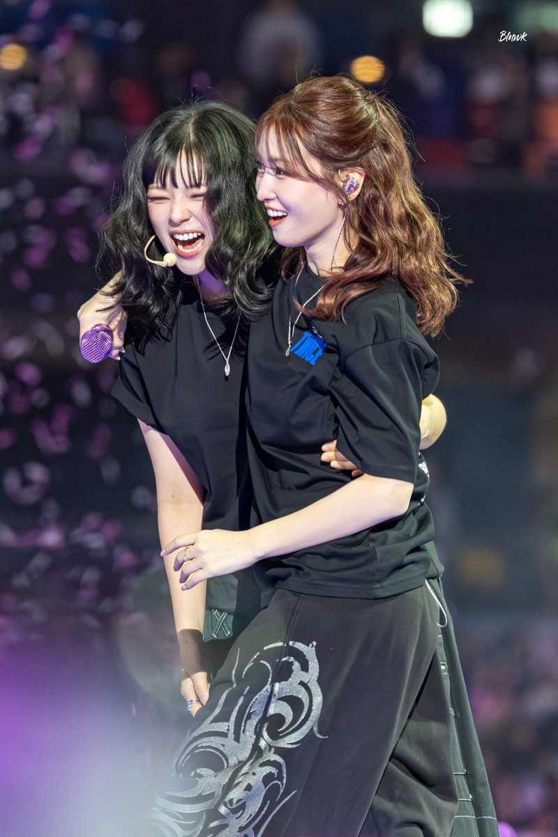 251207

😆

#정연 #JEONGYEON 
#모모 #モモ #MOMO
#트와이스 #TWICE