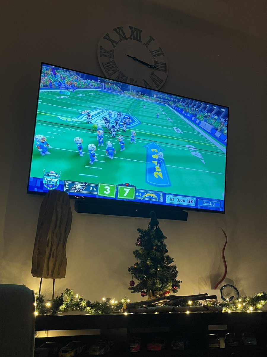 Cool to see NFL has two TV partners that broadcast at least one game a year as a cartoon version for kids (Nickelodeon/CBS, ESPN/Disney). 

Would be awesome if a #NASCAR TV partner could do something like this one day. Like CARS movie but live 😆