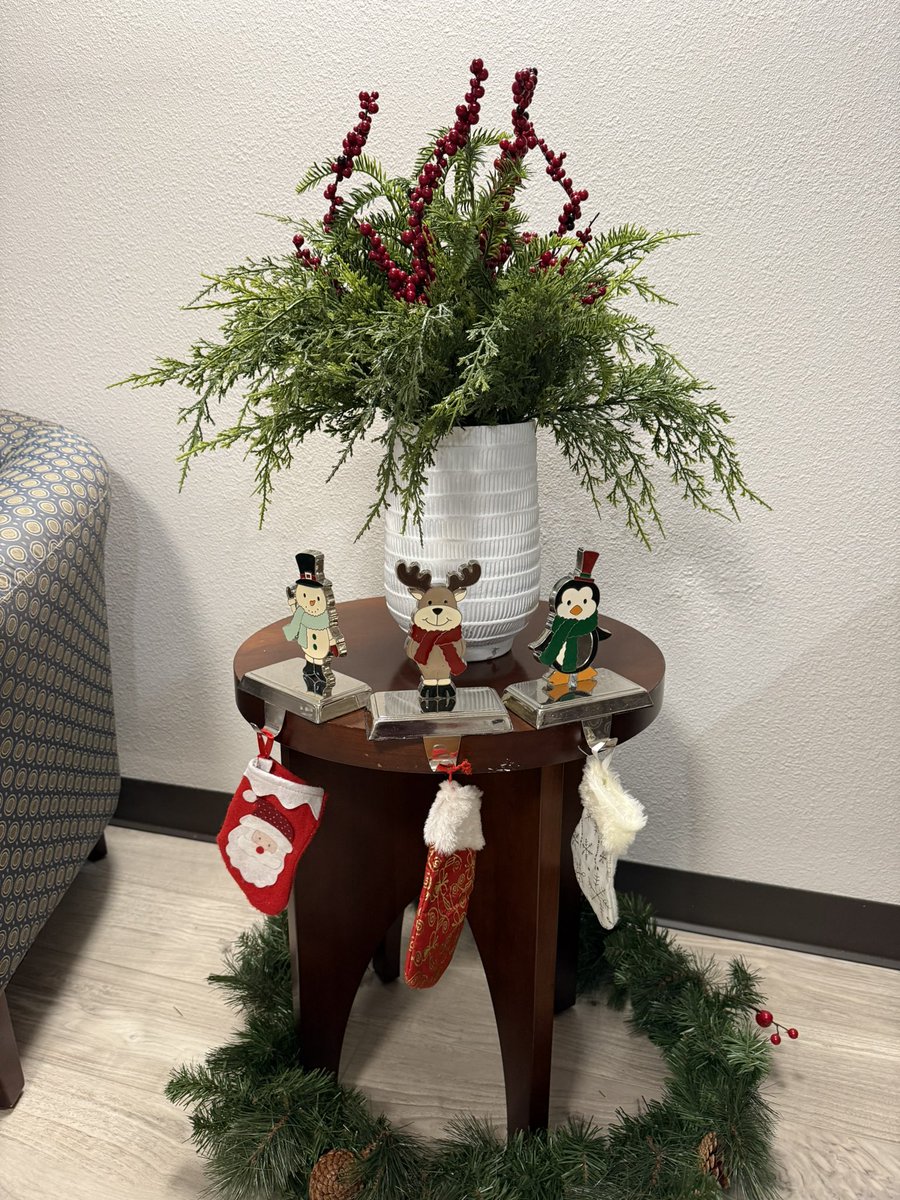 Chile10's tweet image. Our office is officially in full Christmas mode. Feeling festive, grateful, and ready to support our amazing clients through this joyful season. #ProtectionMattersAgency #christmas #tistheseason🎄 #insurance