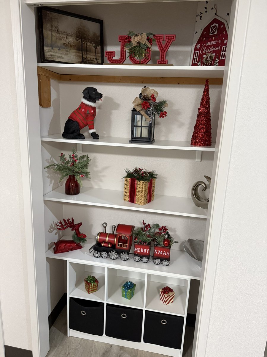 Chile10's tweet image. Our office is officially in full Christmas mode. Feeling festive, grateful, and ready to support our amazing clients through this joyful season. #ProtectionMattersAgency #christmas #tistheseason🎄 #insurance