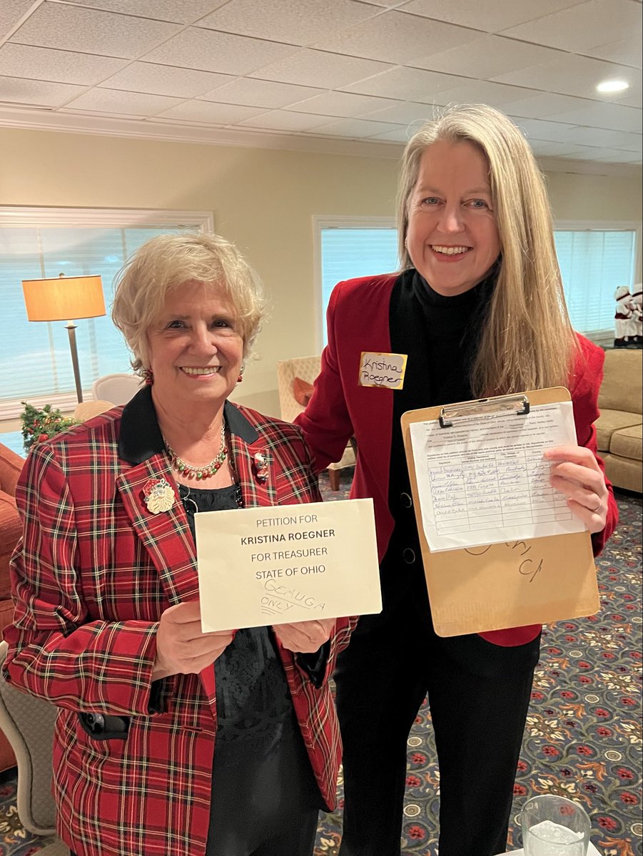 Geauga County sure knows how to get into the Christmas spirit! It great to spend time in such a festive environment in my Senate district!🎄