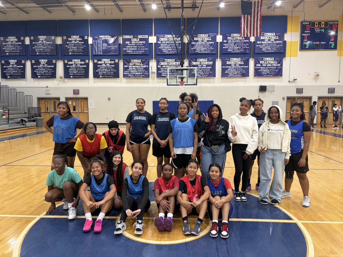 SamTasbyFB's tweet photo. The Lady Griffin were invited to have a joint practice with the lady Chargers today. It went how you would expect a MS team to look against the HS, but they definitely got us better. #Feederpattern @ElizabethBA10 @NeshaMaston @treytrey04 @JoshRagsdale https://t.co/3VLG8lNJT6
