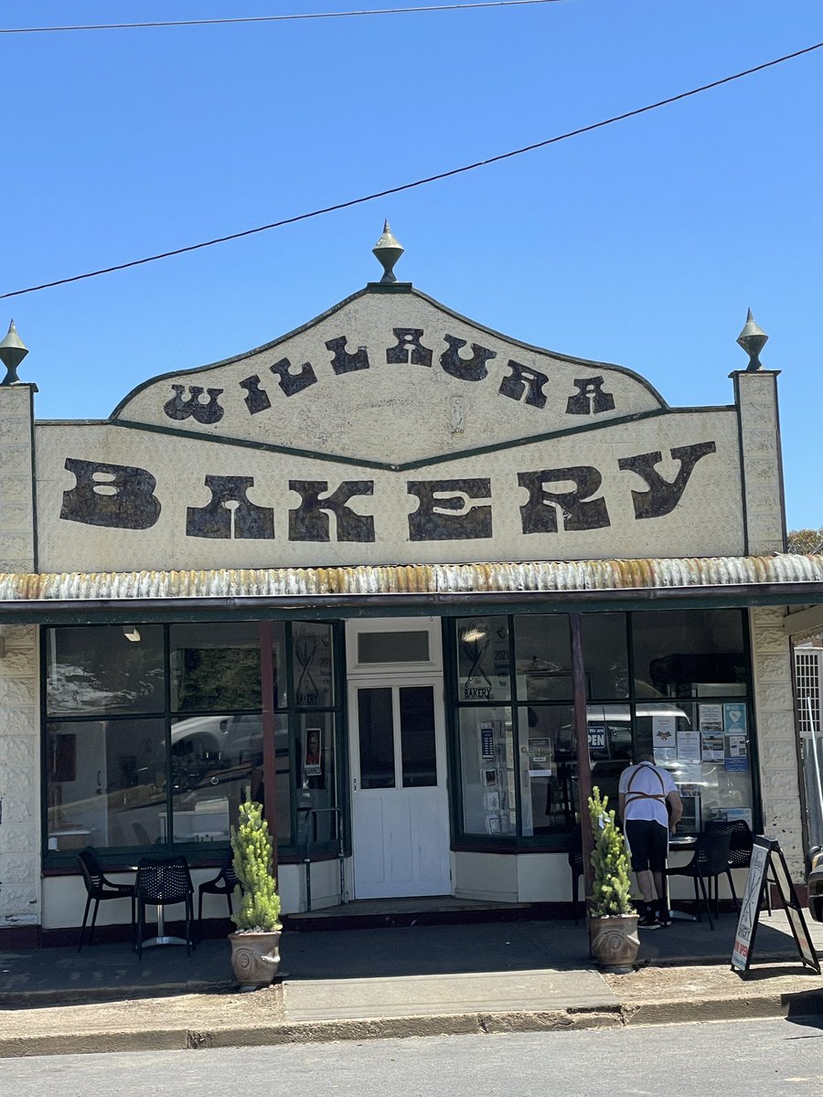 Working down south today - got lunch from one of my favourites 🥧 🧁 👌🏻