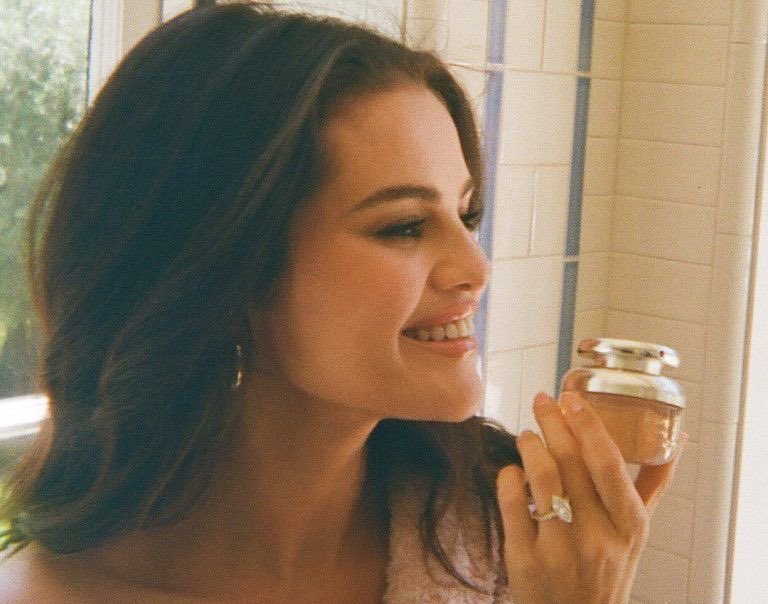 por mim ela enchia o feed só com fotos assim da rare beauty, muito dolly