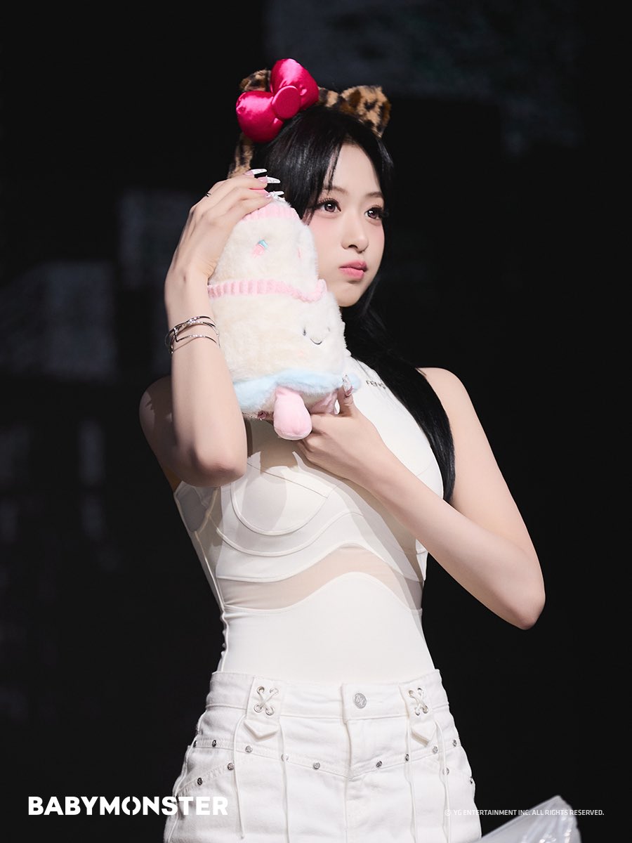 AHYEON for pictures from offline fan sign 🦋 #アヒョン #아현